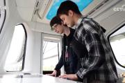 “空中列车”让外国友人大开眼界：我希望我的国家也能有这样的空轨