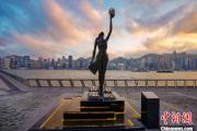述评：用香港电影“说好香港故事”