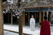 《墨雨云间》：庭院幽深映秋色，色彩艳丽绘古风